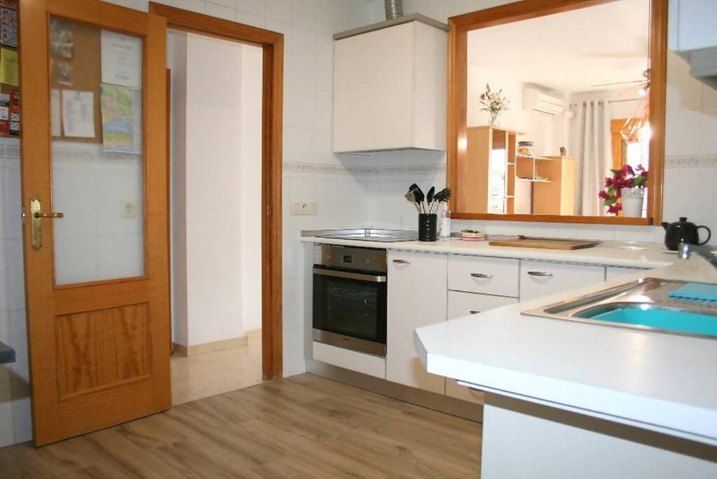 Beachside Apartment In The Centre Of El Campello Esterno foto